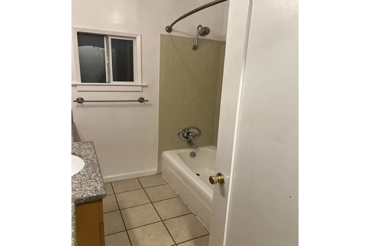 $1400 : 3 dormitorios y 2 baños comple image 4