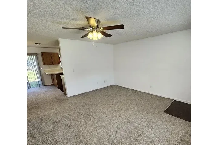 $700 : HOUSE RENT IN AVON PARK FLORID image 8