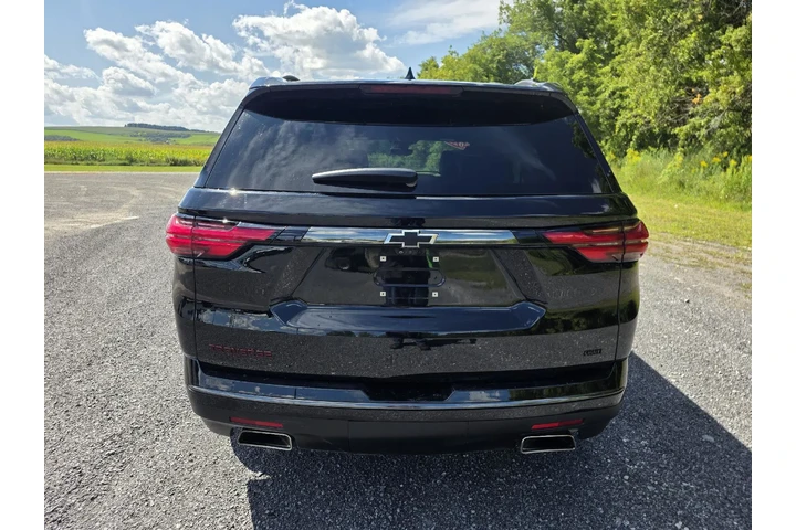 $38600 : Pre-Owned 2023 Traverse Premi image 2