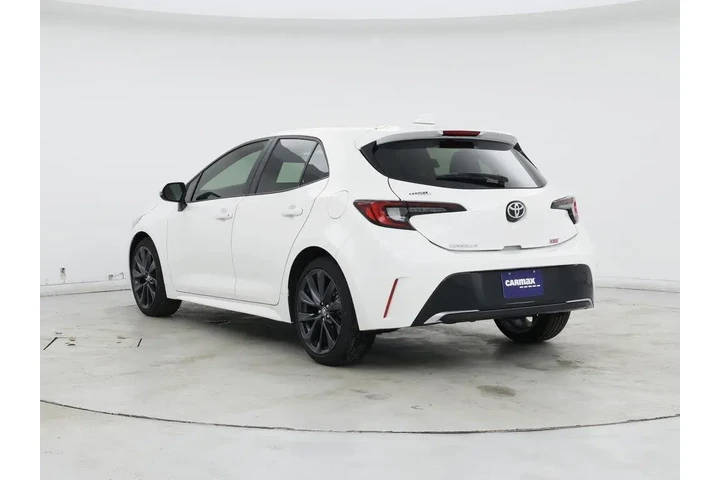 $27998 : Toyota Corolla Hatchback 202 image 2