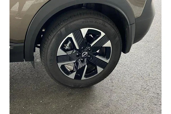 Nissan Kicks 2025 AWD SV 4dr image 10