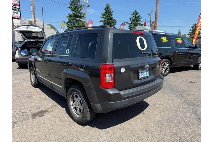 2011 Patriot Latitude image 7