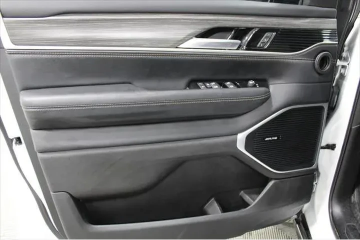 $37991 : Jeep Wagoneer L 2024 4x2 Ser image 6