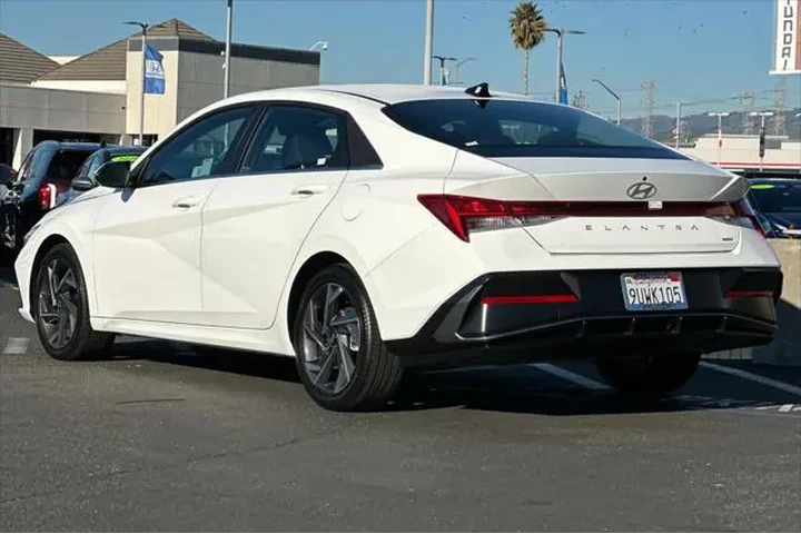 $29359 : Hyundai ELANTRA Hybrid 2025 image 5