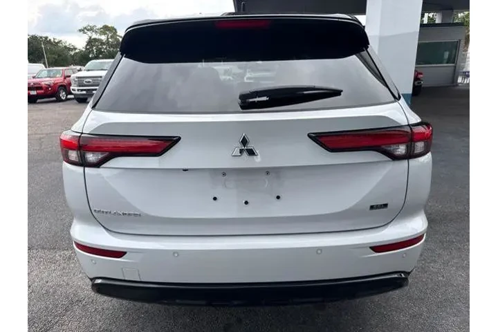 $28996 : Mitsubishi Outlander 2024 SE image 7