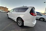 $43995 : Pre-Owned 2022 Pacifica Limit thumbnail