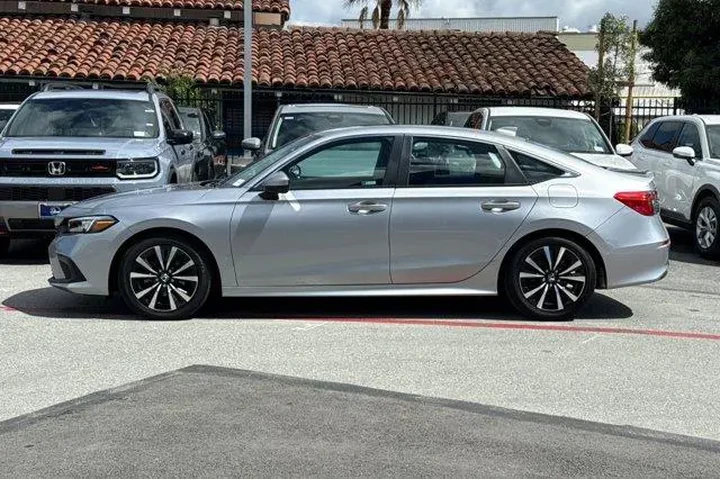 $26888 : Honda Civic 2024 EX 4dr Seda image 6