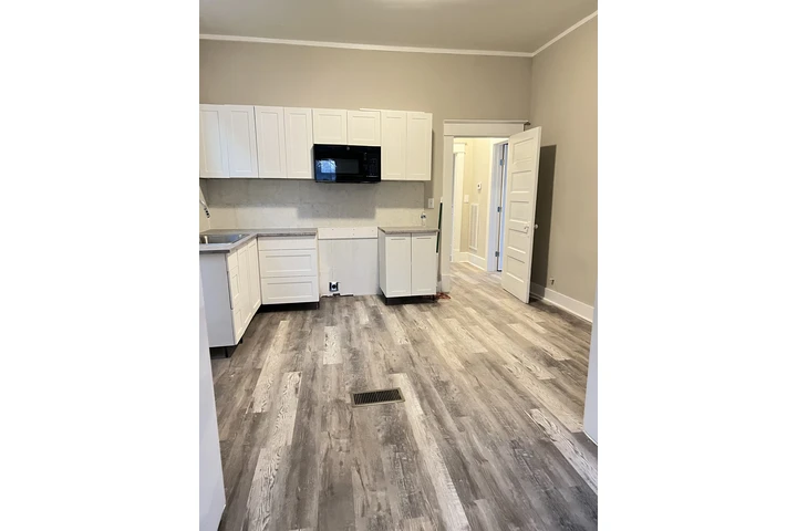$1000 : Hermosa vivianda renovada enLR image 2