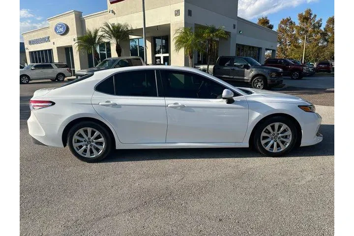 $18900 : Toyota Camry 2018 LE 4dr Sed image 2