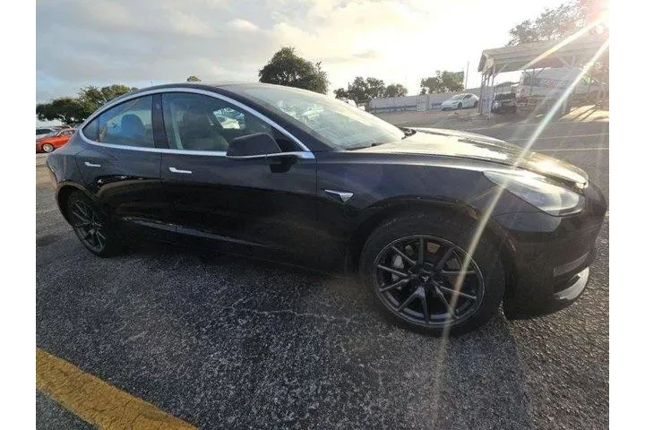 $17407 : Tesla Model 3 2018 Mid Range image 3