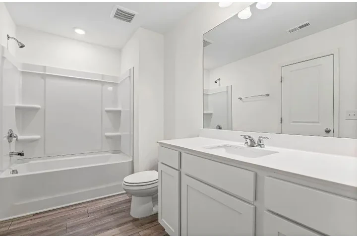 $1249 : Welcome home image 8