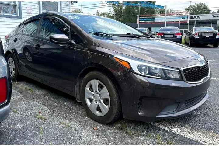 $9775 : 2017 Forte image 3