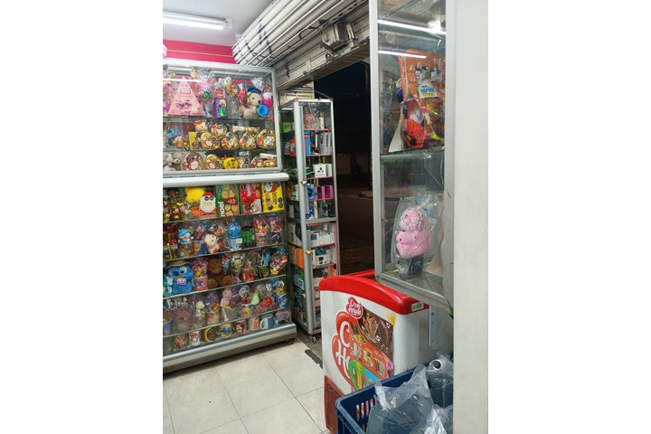 $78000000 : Cigarreria y dulceria image 6