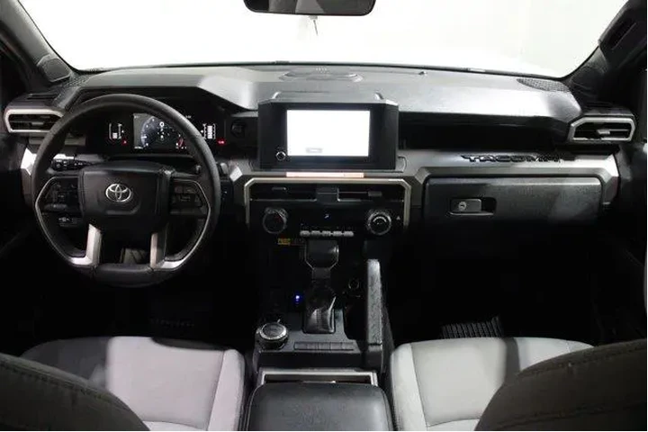 $38966 : Toyota Tacoma 2025 4x4 SR5 4 image 2