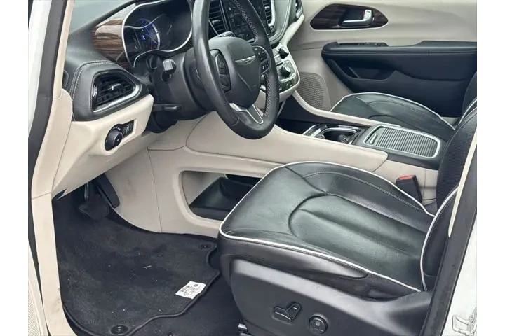 $28995 : Chrysler Pacifica Plug-In Hy image 9