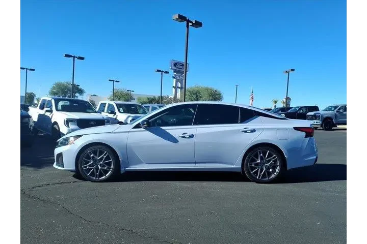 $24869 : Nissan Altima 2024 2.0 SR 4d image 3