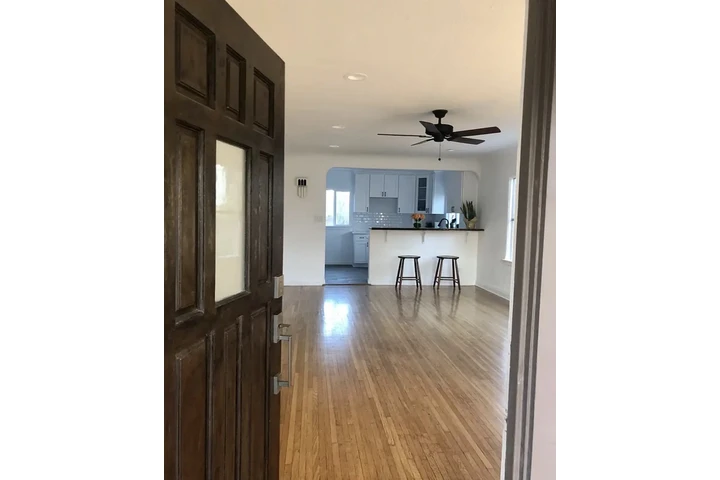 $1050 : updated Spanish-style Home image 4