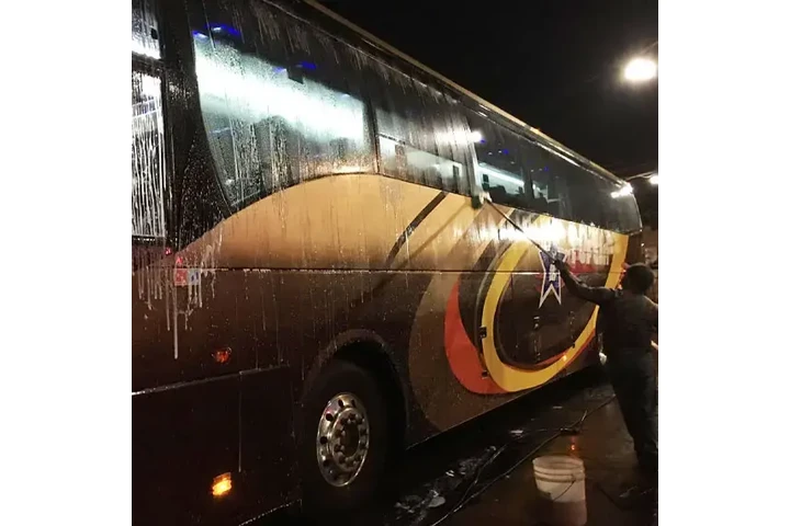 Limpieza de Buses image 2