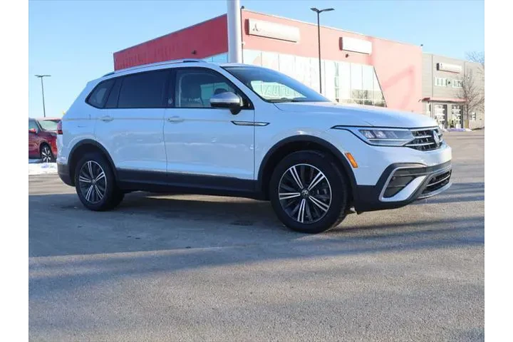 $21977 : Volkswagen Tiguan 2024 Wolfs image 2