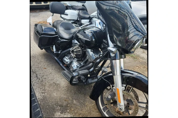 $15900 : 2015 HARLEY-DAVIDSON FLHTCU U image 6