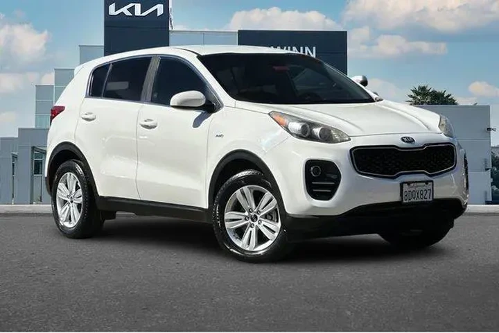 $9317 : Kia Sportage 2017 AWD LX 4dr image 2
