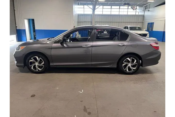 $15638 : Honda Accord 2017 LX 4dr Sed image 6