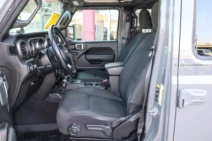 $32988 : 2022 Wrangler Unlimited Willy image 7