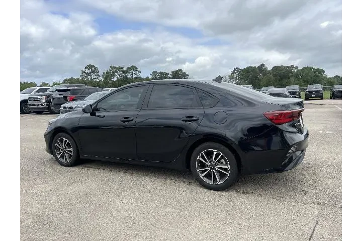 $17481 : Kia Forte 2023 LX 4dr Sedan image 3