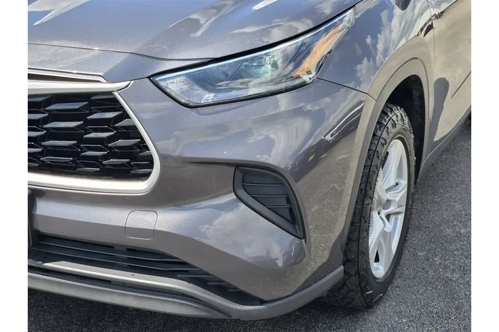 $23497 : Toyota Highlander 2021 L 4dr image 6