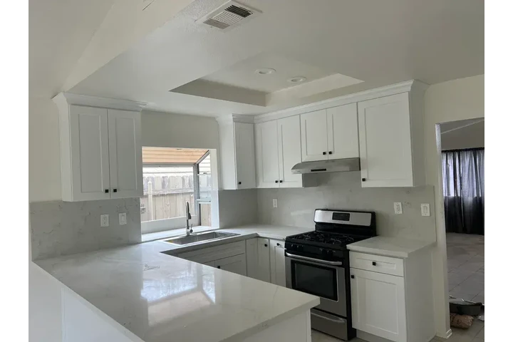 $1600 : Available En Rancho 🏡 image 5