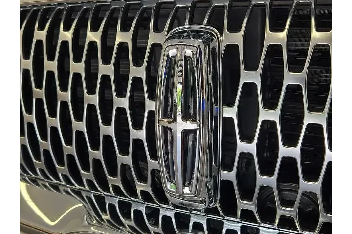 $38999 : Lincoln Nautilus 2022 AWD Re image 8