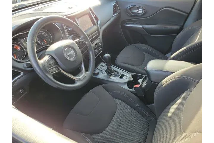 $15000 : Jeep Cherokee 2019 4x4 Latit image 3