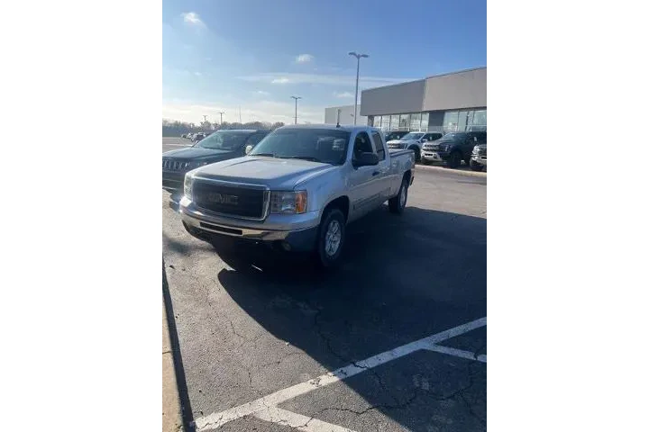 $13995 : GMC Sierra 1500 2011 4x4 SLE image 2