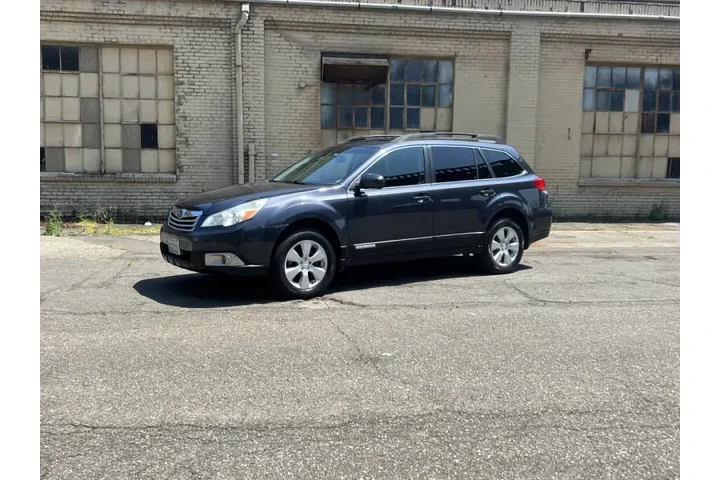 2011 Outback 2.5i Premium image 4