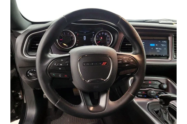 $17998 : Dodge Challenger 2016 SXT 2d image 10