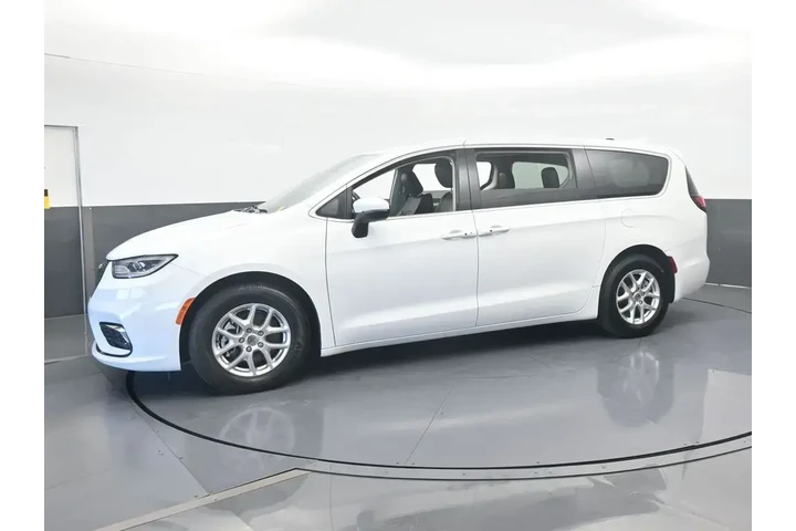 $23995 : Chrysler Pacifica 2023 Touri image 2
