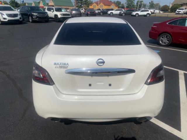 2014 Maxima image 4