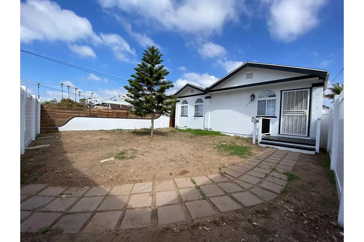 $800 : Nice Home...Chula Vista, CA image 1