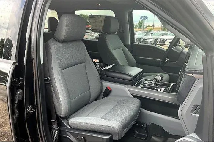 $49796 : Ford F-150 Lightning 2024 AW image 7