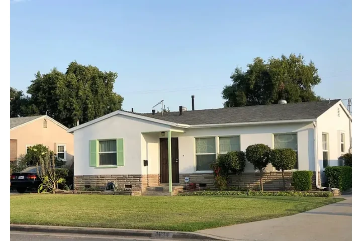 $1850 : ASTONISHING HOUSEHOLD FOR RENT image 1