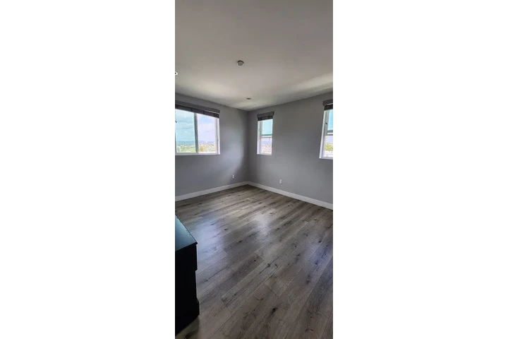 $1600 : CUARTO MODERNO DE RENTA EN LA image 3