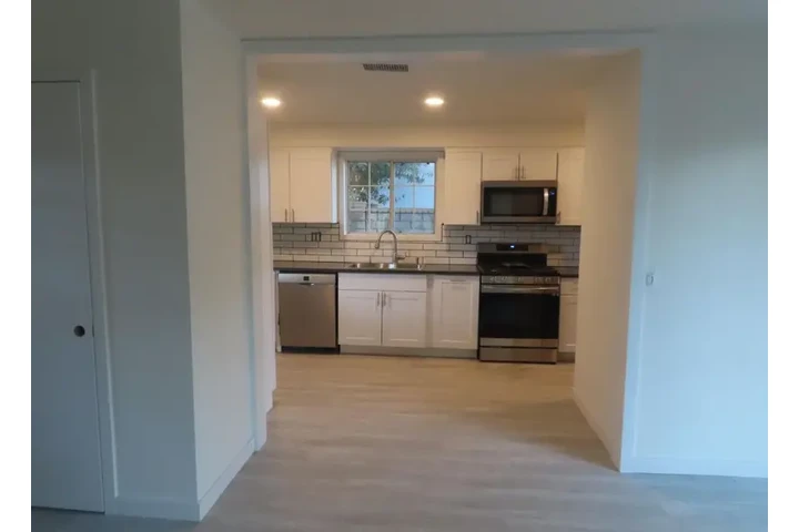 $2579 : 4bed for rent image 5