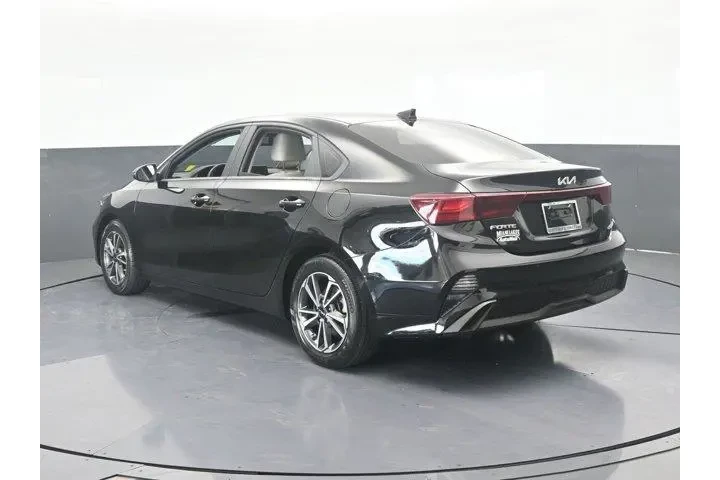 $13995 : Kia Forte 2022 FE 4dr Sedan image 4