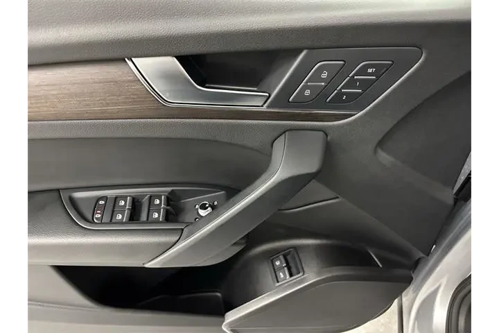 $36200 : Audi Q5 2024 AWD e quattro S image 5