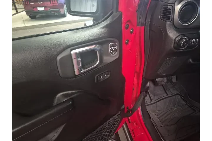 $24488 : Jeep Wrangler Unlimited 2021 image 9