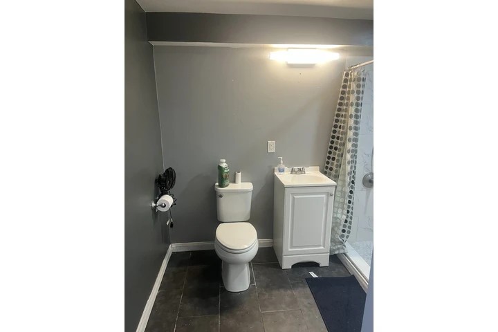 $1100 : Cuarto De Renta Commerce, CA image 3
