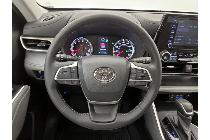 $33998 : Toyota Highlander 2022 AWD L image 10