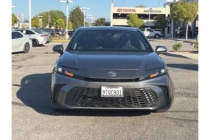 $32980 : Toyota Camry 2025 SE 4dr Sed image 2