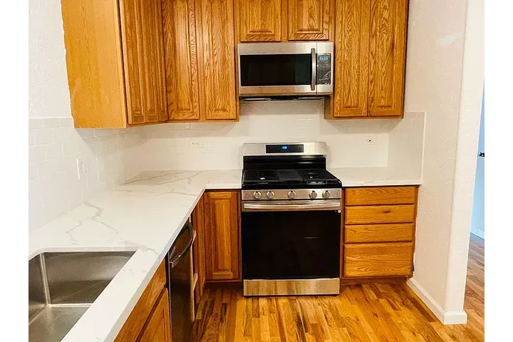 $1300 : SPACIOUS SINGLE STORY image 4