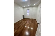 $2500 : 2 CUARTOS Y 1 BAÑO/ OZONE PARK thumbnail
